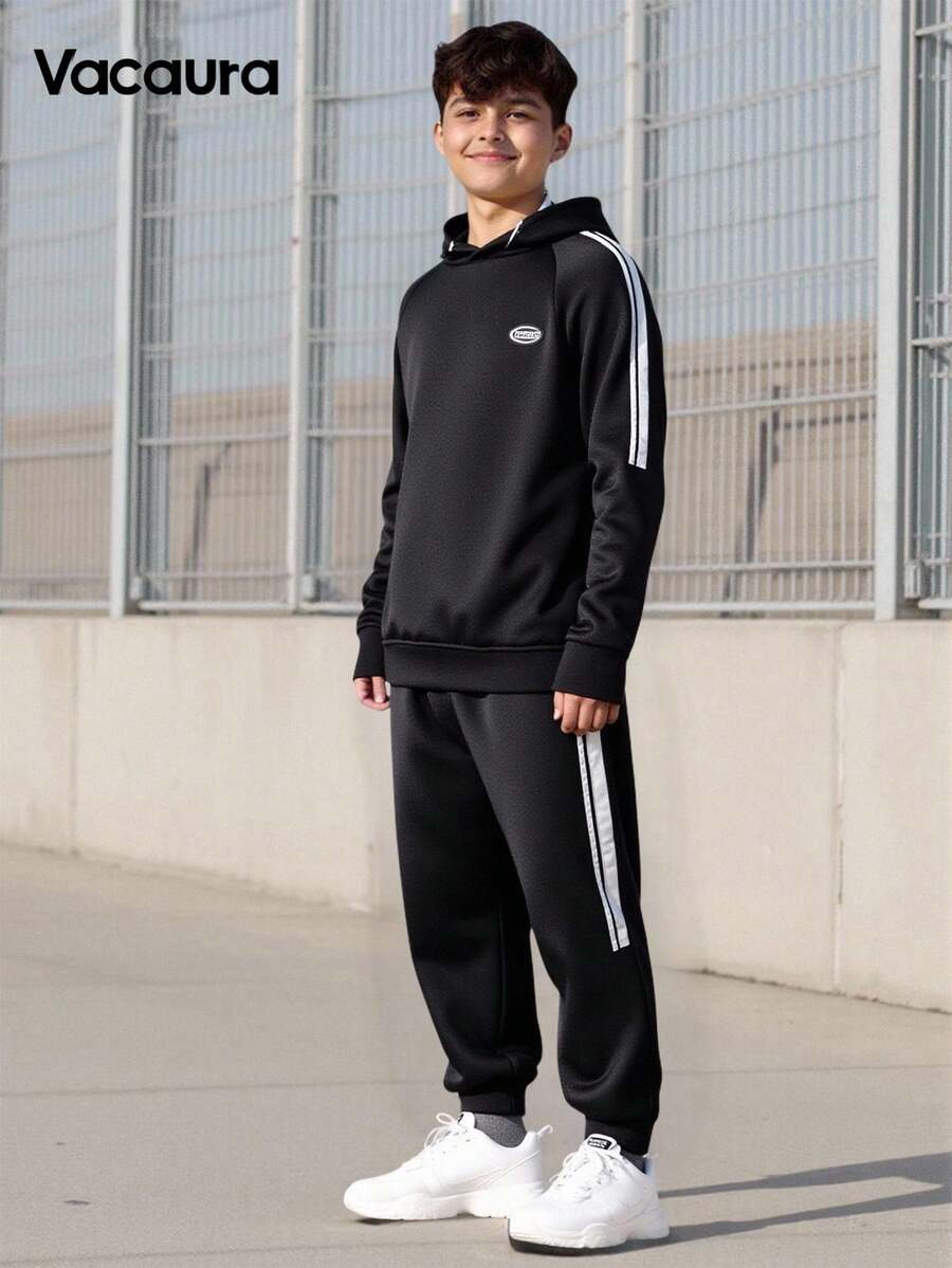 SHEIN Vacaura Boy 休闲运动校园风黑白连帽衫和运动裤套装,秋冬 - 黑色 - 查看 1