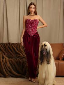Glamine Charm Damenkleid für den Abend mit Spitzen- und Schnürdetails, die Sinnlichkeit und Verfeinerung nahtlos miteinander verbinden. Ob für ein Date-Outfit, ein verführerisches kleines Burgunderkleid oder feminine Partykleidung - Bordeaux - Übersicht 3