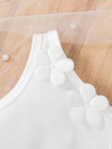 SHEIN 女宝宝韩版时尚夏季新款时尚 3D 花卉装饰套装、细肩带背心 + 可爱短裤 2 件套服装