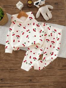 Souflis Souflis 2pcs Baby Girl Cherry Fruit Print Hooded Sweatshirt & Pants Set, Comfortable & Cute Outfit For Autumn/Winter Baby Tracksuit Cherry Baby Outfit Baby Clothes Sets Toddler Girl Cherry Clothes Winter Baby Clothes