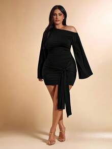 SHEIN BAE Plus Size Women's Solid Color Asymmetrical Shoulder Flare Sleeve Twist Design Fashion Dress/Plus Size Sexy Dress Asymmetrical Dress Plus Size - Black - View 1