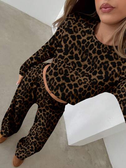 Aloruh 女士休闲家居服套装，包括豹纹紧身长袖 T 恤和条纹宽松直筒裤，适合日常穿着、运动和居家，秋冬季