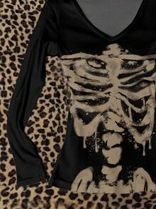 Attitoon 女士V领修身长袖骷髅印花休闲T恤，适合机场等场合穿着。 - 黑色 - 查看 3