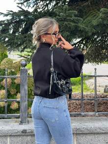 Jeta Ari Jaqueta Curta Feminina com Bolso e Gola Simples, Roupas de Outono - Preto - Visão 2