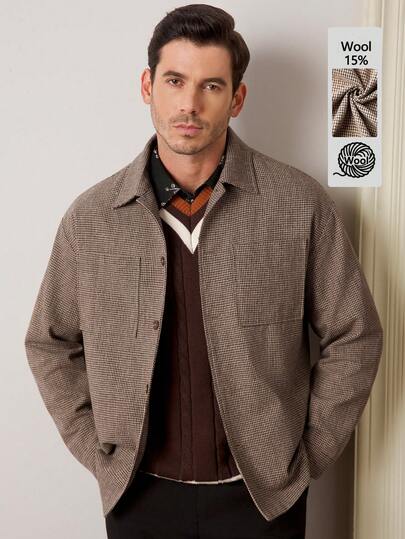Core Aspect 男士长袖时尚休闲格纹纽扣大衣，完美契合职业男士和都市精英的需求。这款时尚羊毛混纺大衣（15%羊毛）采用经典的棕色格纹图案和现代休闲的版型，是工作、会议、周末郊游和日常都市生活的理想之选。舒适保暖，这款百搭单品为您的秋冬衣橱增添经典优雅的气息。