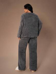 Lazeform 大码女士舒适蓬松睡衣套装，双面抓绒，字母刺绣，休闲圆领女士家居服套装，舒适套装，女士冬季服装 - 深灰色 - 查看 3