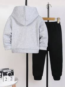 小男孩秋冬保暖连帽两件套，包括带图案印花的连帽长袖运动衫和休闲保暖连帽慢跑裤，适合各种场合 - 灰色 - 查看 2