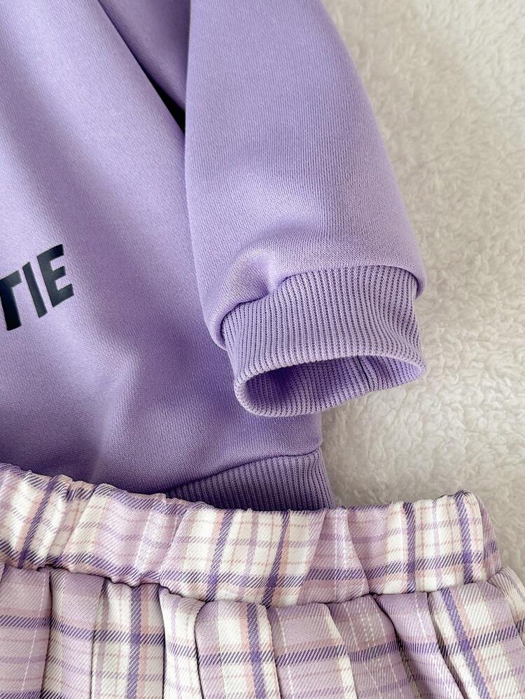 Playful Pals 2 件套幼儿女童休闲可爱卡通图案印花圆领长袖荷叶边运动衫和格子百褶裙套装，适合秋冬季外出、派对、返校 - 紫色 - 查看 7