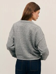 Nöista 这款宽松的都市秋季毛衣采用落肩设计、不对称下摆和撞色饰边；透气纱线使其成为秋季针织衫、秋季和冬季叠穿造型的理想之选；也适合万圣节和新年活动。 - 淺灰色 - 查看 2