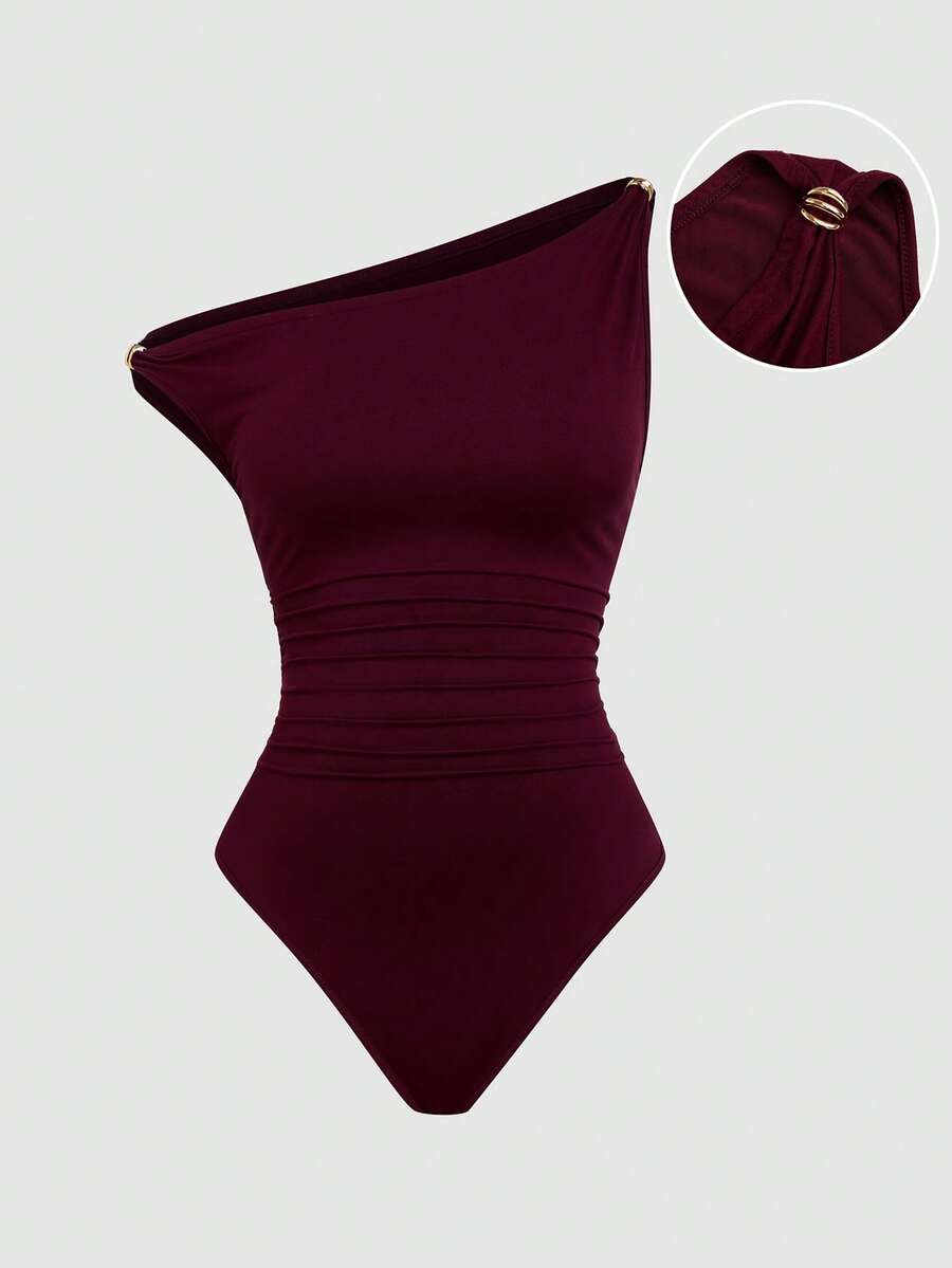 Sweetra 大码女式纯色不对称肩部休闲紧身衣，带金属装饰和褶边，修身紧身衣