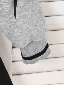 Genkimix Kids 两件套少女学院风翻领卫衣，英文印花，搭配时尚百褶裙，袖口饰有撞色缎带和蝴蝶结，舒适针织面料，充满青春活力，适合上学或休闲穿着。 - 灰色 - 查看 7