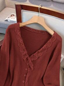 GlowEve CURVE 大码女式休闲V领撞色蕾丝纽扣开衫，适合日常通勤、秋冬季穿着 - 玫瑰紅 - 查看 3