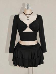 SHEIN ICON Conjunto de 2 piezas de top corto calado y minifalda de unicolor talla grande - Negro - Ver 3