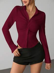 SHEIN PETITE Áo sơ mi nữ mùa hè kiểu mới, thích hợp mặc đi làm hàng ngày, vạt áo nhọn, ngực nhún, cổ đứng, cài cúc đơn, tay dài, ôm sát, màu trắng, áo đỏ, chủ đề Giáng sinh, áo đỏ cho nữ, áo Giáng sinh cho nữ - Màu Đỏ Sâu - Xem 3