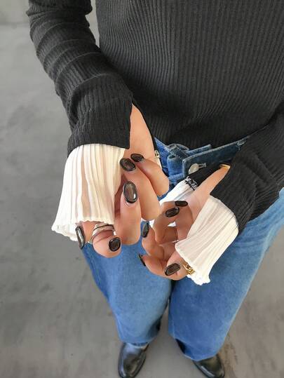 FRIFUL Women's Black Round Neck Long Sleeve Ribbed Fabric Contrast Color Pleated Flared Cuff Slim Fit Versatile T-Shirt, Autumn/Fall