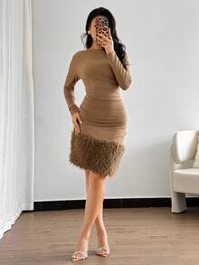 Modelyn Abito mini aderente a maniche lunghe con spalla obliqua a costine, di colore unito, di stile elegante - Castano - Visualizzare 5