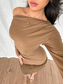 Modelyn Abito mini aderente a maniche lunghe con spalla obliqua a costine, di colore unito, di stile elegante - Castano - Visualizzare 3