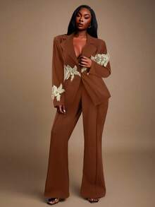 Radiana 大码女式秋冬装，优雅华丽性感 2 件套，奢华金线刺绣 3D 花朵装饰通勤风格西装外套和喇叭裤套装，适合宴会、盛宴、晚宴、舞会 - 鏽棕色 - 查看 4