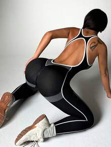 Dewbera Nahtloser, hochdehnbarer Sport-Fitness-Jumpsuit, Kontrast-Farbdesign in Schwarz und Weiß mit rückenfreiem Jacquard-Design