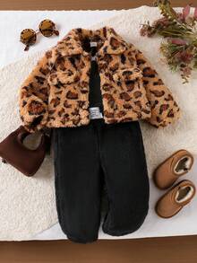 SHEIN 3 件套女婴豹纹领长袖开衫、针织吊带背心和毛茸茸的裤子冬季服装套装 - 彩色 - 查看 3