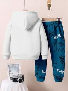 SHEIN Young Boys Casual Loose Comfortable Cartoon Animal Cute Dinosaur Sports Style Graffiti Loose Fit Long Sleeve Hoodie 2 Pieces Set, Suitable For Autumn/Winter Boys Dinosaur Clothes Boys Hoodie And Sweat Pants Kids Hoodies Boys Dinosaur Hoodie And Sweatpants Set Boys Dinosaur Sweatshirt Fall - Multicolor - View 3