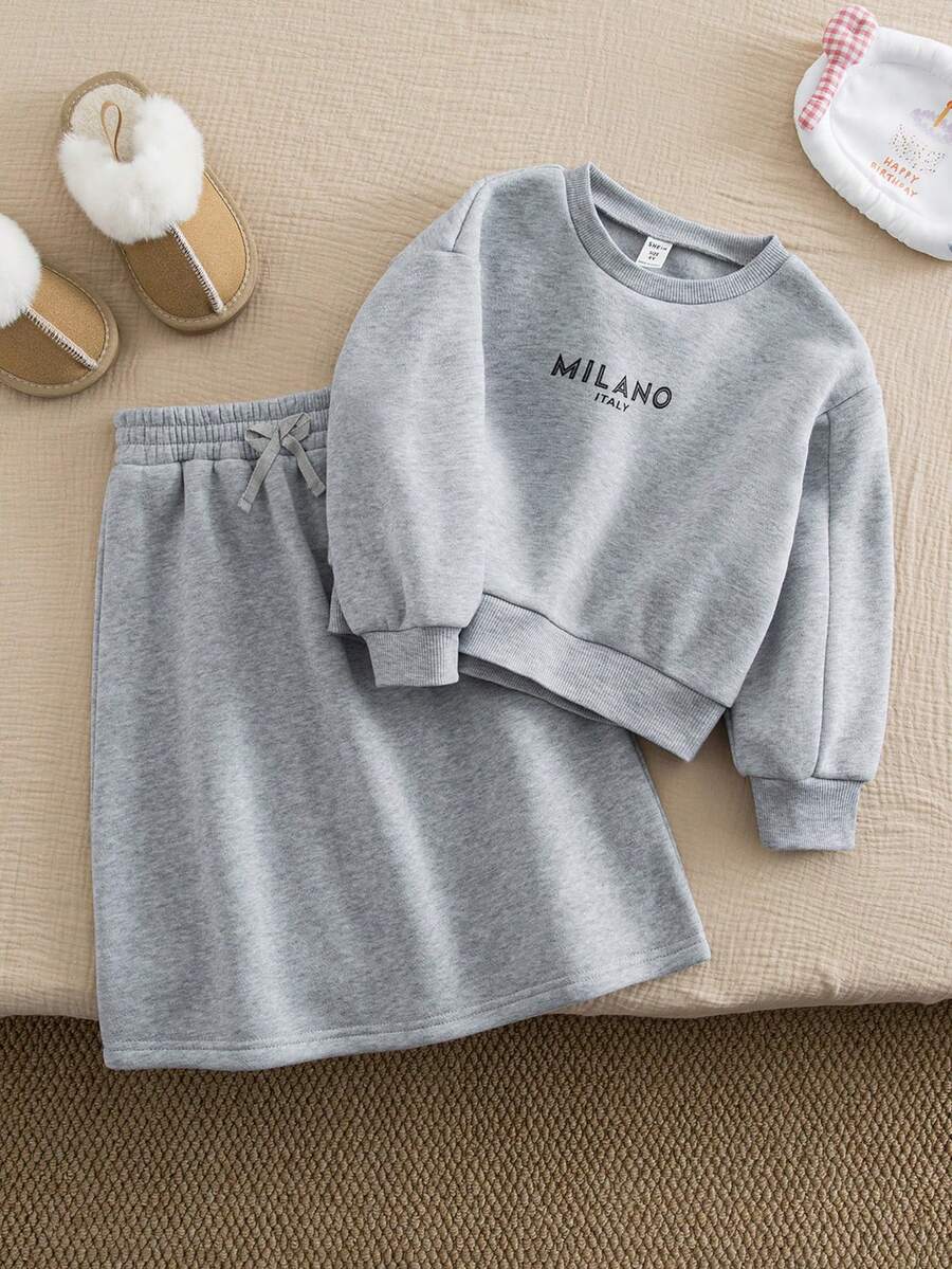Genkimix Kids Bộ 2 món/Bộ áo nỉ trễ vai in chữ tiếng Anh đơn giản thời trang cho bé gái, phong cách Hàn Quốc cho mùa thu/đông - Xám - Xem 1