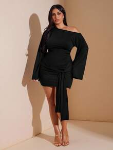 SHEIN BAE Plus Size Women's Solid Color Asymmetrical Shoulder Flare Sleeve Twist Design Fashion Dress/Plus Size Sexy Dress Asymmetrical Dress Plus Size - Black - View 4