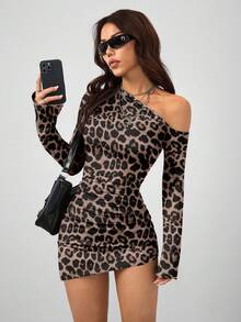 Coolane 休闲复古街头风性感棕色豹纹印花女士不对称领口喇叭袖不对称下摆迷你连衣裙，复古、学院风、百搭、性感、可爱、Y2K、椰子女孩、波西米亚风、嬉皮风、音乐节风格，适合秋冬季穿着。 - 彩色 - 查看 1