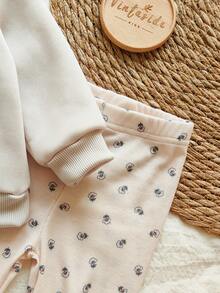 SHEIN Vintaside Kids 2 件女婴罗纹领荷叶边长袖运动衫 + 花卉印花裤套装，可爱甜美搭配休闲装，配有纽扣后背上衣和长裤 - 杏色 - 查看 9