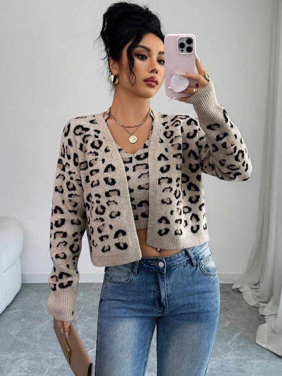 SHEIN Elenzya 2 piezas Conjunto vintage elegante de punto, chaleco de cuello halter + cárdigan cómodo, con estampado de leopardo de moda, adecuado para fiestas de otoño/invierno, salidas, viajes y citas - Caqui - Ver 1