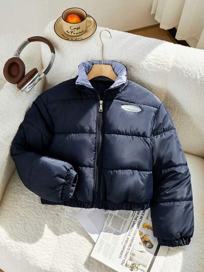 SHEIN Tween Girls' Jacket, Retro American Baddie Style Short Cropped Long Sleeve Winter Jacket, Navy Blue Front Zipper, Cuffs & Hem, Contrast Blue Plaid Collar & Chest Logo Design, Suitable For Autumn/Winter Outings, Shopping, Vacation, Can Be Paired With Jeans Or Sweatpants