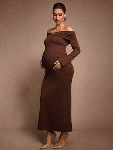 MaterniChic فستان أنيق مناسب للحوامل، بأكمام طويلة وياقة مكشوفة الكتف، مزين بزخارف معدنية ثلاثية الأبعاد على شكل زهور - بني - مشاهدة 5
