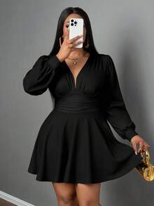 SHEIN CURVE+ Váy cổ chữ V khoét sâu cỡ lớn, phong cách Punk thường ngày, phù hợp cho lễ Halloween, tối màu, váy đen cỡ lớn Váy cổ chữ V cỡ lớn Váy câu lạc bộ cỡ lớn Váy cong/Mùa thu/Đông - màu đen - Xem 8