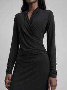 Ontre Vestido largo de mujer para otoño/invierno 2025, color negro, plisado, cintura ceñida, cuello en V, manga larga, minimalista y elegante, para uso en la oficina