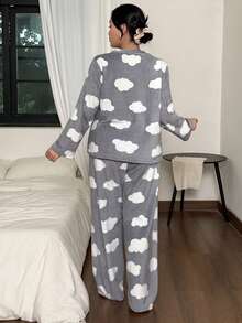 SHEIN 法兰绒云朵印花加大码女式舒适长袖上衣和裤子蓬松睡衣套装 云朵印花蓬松睡衣 舒适蓬松睡衣套装 家居服套装，冬季服装 - 灰色 - 查看 2