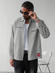 Manfinity EMRG 男士落肩长袖前开襟条纹休闲百搭衬衫，男士复古条纹衬衫，内搭 Luffian 上衣外套，技工纽扣衬衫，灰色男士条纹衬衫 - 灰色 - 查看 4