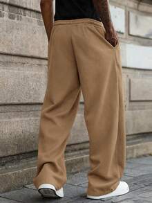 Manfinity Roghcode 男士宽松休闲运动裤，百搭街头风格慢跑裤，适合街头潮流、日常休闲、周末出游、音乐节、社交聚会等各种场合。这款裤子是男士衣橱必备的百搭单品，也是送给男朋友或老公的绝佳礼物。超大码运动裤，男士宽版运动裤，Pro Club 运动裤，灰色宽松运动裤 - 卡其色 - 查看 2