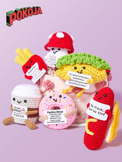 POKOJA LAND 手工企鹅礼物，有趣的钩针企鹅吊坠，缓解压力的鲨鱼，创意钩针蜜蜂/玉米环励志装饰品，办公桌装饰，附带励志卡片，铜钥匙扣吊坠，办公桌装饰盆栽，蔬菜，积极的礼物