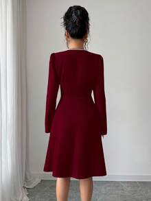 Rafferiza 女式 V 领长袖收腰撞色饰边 A 字中长连衣裙，秋冬 - 酒紅色 - 查看 2