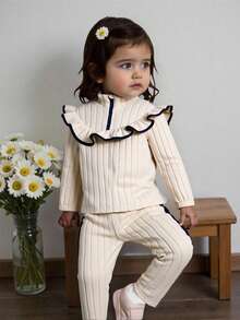 Conjunto deportivo casual para bebé niña con textura acanalada, bloques de color, volantes, empalme, cremallera y cuello alto - Beis - Ver 7