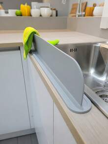 1 pezzo Paraspruzzi classico in silicone con ventosa, barriera impermeabile per lavandini da cucina e da laboratorio, vasche per lavare i piatti, disponibile in più colori, facile da installare, previene le fuoriuscite d'acqua e protegge i piani di lavoro, ideale per uso domestico e professionale, protezione del piano di lavoro | Design classico | Silicone flessibile