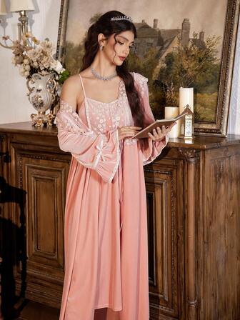 PalaceNights 复古宫廷风花卉刺绣荷叶边领丝绒睡袍+吊带裙套装，秋冬蓬松睡衣套装，女士睡袍睡衣套装，舒适家居服