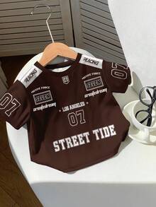 SHEIN 男婴休闲简约字母印花圆领短袖宽松T恤，适合夏季婴幼儿街头穿着，男婴棕色T恤，男婴赛车T恤，男婴图案T恤 - 彩色 - 查看 2