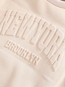 Genkimix Kids 2 件套年轻男孩休闲时尚杏色运动衫，带压花英文文字和松紧腰牛仔裤套装，适合休闲和通勤，适合幼儿男孩秋冬户外活动 - 杏色 - 查看 6