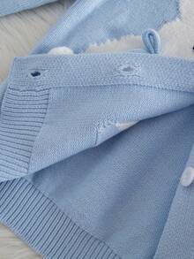 SHEIN Vintaside Kids 这款少女休闲可爱的蓝色连衣裙,饰有兔子图案和蝴蝶结装饰,包含一件针织开衫和一条针织阔腿裤。柔软舒适,适合日常生活、旅行、度假、居家、幼儿园、开学、聚会等各种场合,是秋冬季节的百搭单品,长袖长裤款式,也适合春冬季节穿着,是节日女孩的理想选择。 - 淺藍色 - 查看 13