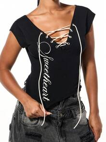 SUMWON WOMEN 带有图案印花和前部系带细节的系带短款上衣，适合节日和休闲穿着 - 黑色 - 查看 6