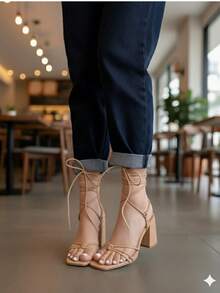 Sandalias negras de tacón grueso con punta cuadrada y cordones para mujer Elegantes sandalias negras de tiras con tacón de bloque y lazo en el tobillo Elegantes sandalias de tacón con cordones y punta cuadrada abierta para mujer - Beis - Ver 2