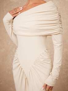 Lumalex 女式斜领露肩褶饰长袖修身腰连衣裙 - 杏色 - 查看 5