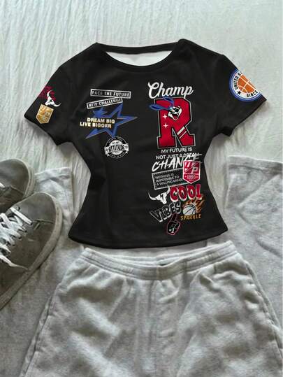 SHEIN 少女 R 黑色和红色篮球图案紧身短袖 T 恤，修身版型，运动，健身，小麦肤色，啦啦队，啦啦队队长，少女之选系列，日常基本款，快乐的少女，柔和的色彩，骑行风格，家庭旅行，快乐的日子，我爱妈妈，我爱爸爸，可爱的家，酷酷的少女，少女