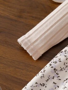 SHEIN Vintaside Kids Girls Elegant Sweet Cute Ditsy Floral Round Neck Ribbed Long Sleeve Casual Dress, Suitable For Christmas, Halloween, Holiday Party, Vacation, Daily Wear, Spring/Autumn/Winter - Apricot - View 4